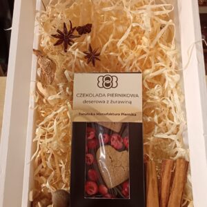 Mała czekolada piernikowa, deserowa z przyprawami korzennymi i żurawiną.
